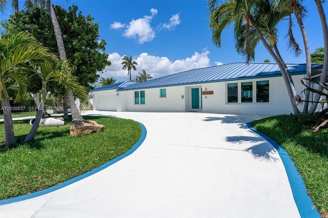 2711 NE 57th Ct, Fort Lauderdale, FL 33308