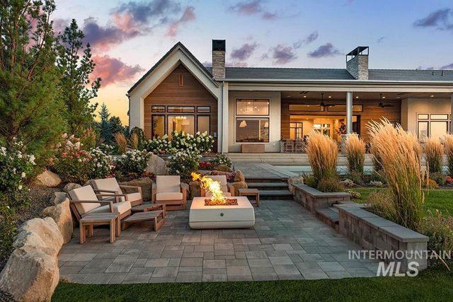 3266 W Salix Dr, Meridian, ID 83646
