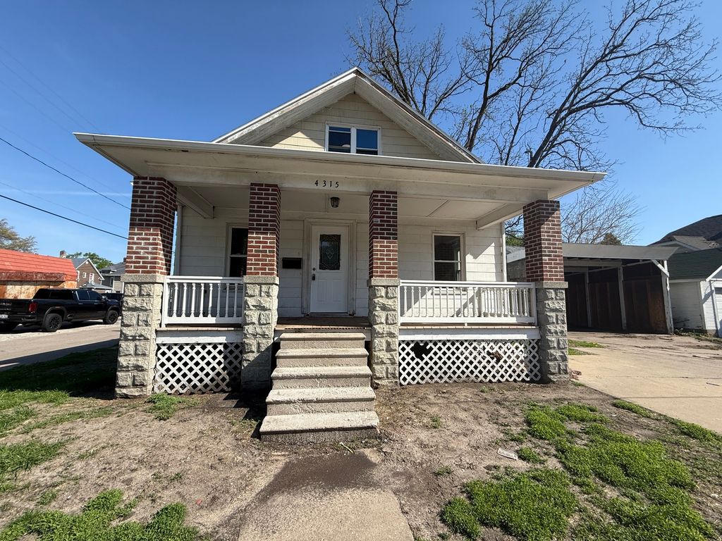 4315 4th Avenue, Moline, IL 61265