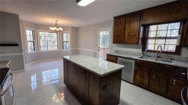 606 Copperfield NW Lane, Acworth, GA 30102