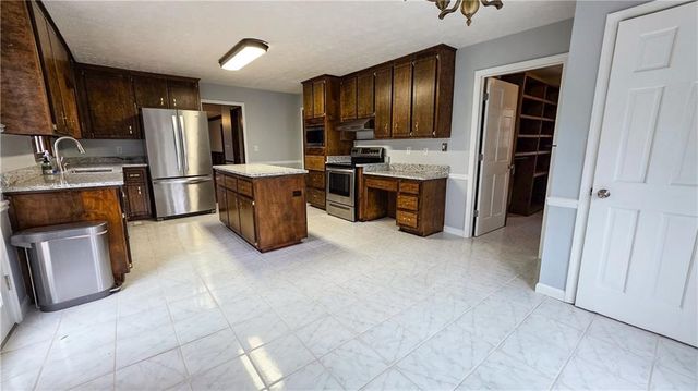 606 Copperfield NW Lane, Acworth, GA 30102