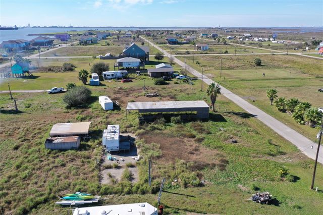 1808 Front Avenue, Port Bolivar, TX 77650