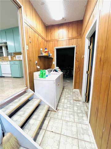 109 Palm St, Rockport, TX 78382