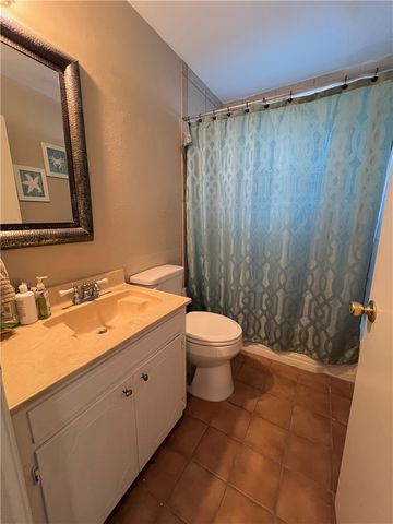 109 Palm St, Rockport, TX 78382