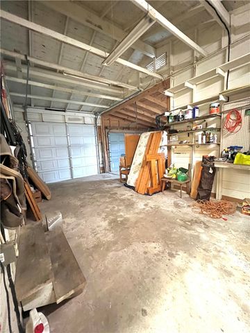 109 Palm St, Rockport, TX 78382