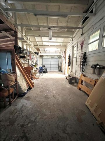 109 Palm St, Rockport, TX 78382