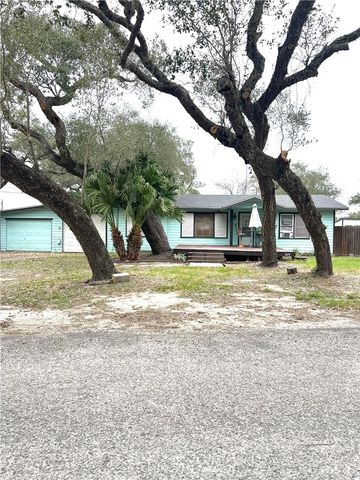 109 Palm St, Rockport, TX 78382