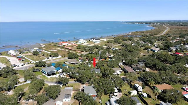 109 Palm St, Rockport, TX 78382