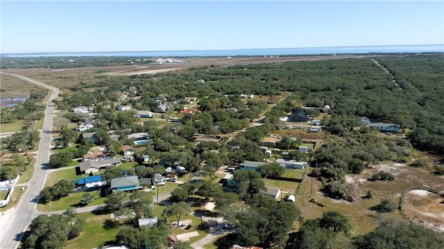 109 Palm St, Rockport, TX 78382