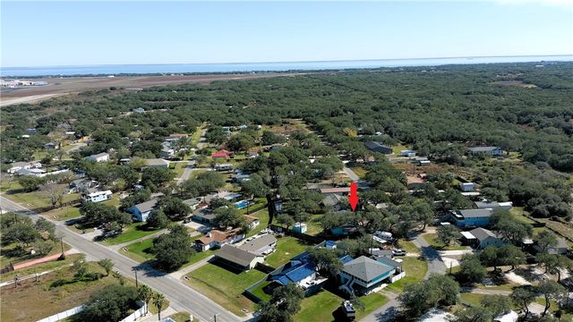 109 Palm St, Rockport, TX 78382