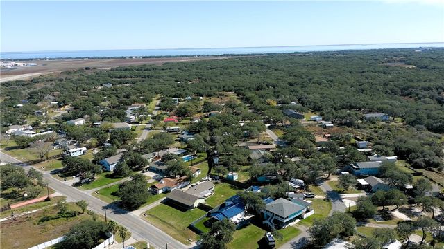 109 Palm St, Rockport, TX 78382