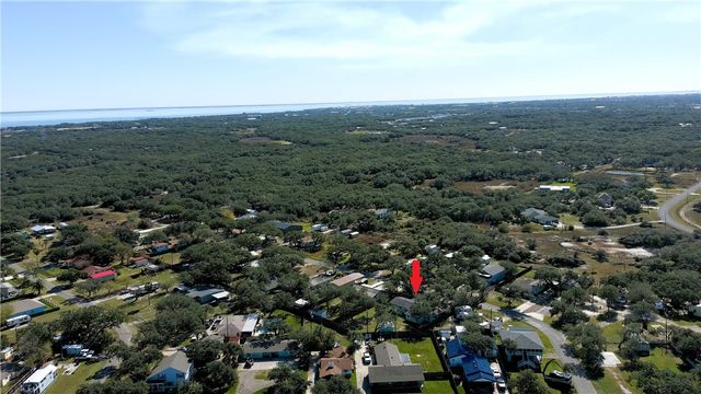 109 Palm St, Rockport, TX 78382