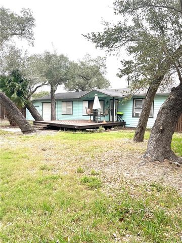 109 Palm St, Rockport, TX 78382