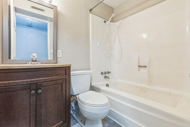 20600 Bonanza ST 4, Lago Vista, TX 78645