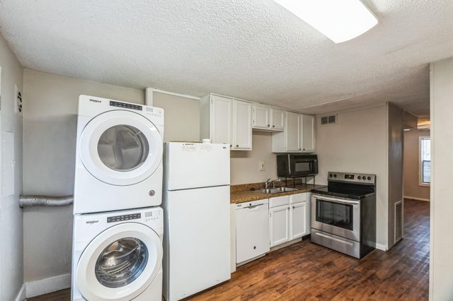 20600 Bonanza ST 4, Lago Vista, TX 78645