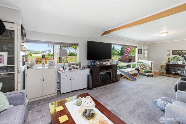 2016 E 63rd Avenue, Fife, WA 98424