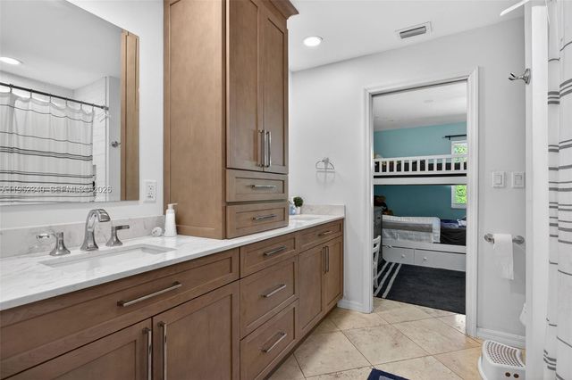 2910 NE 52nd St, Fort Lauderdale, FL 33308