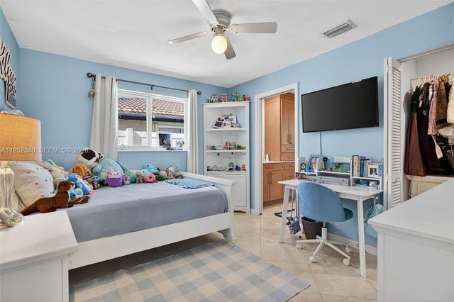 2910 NE 52nd St, Fort Lauderdale, FL 33308