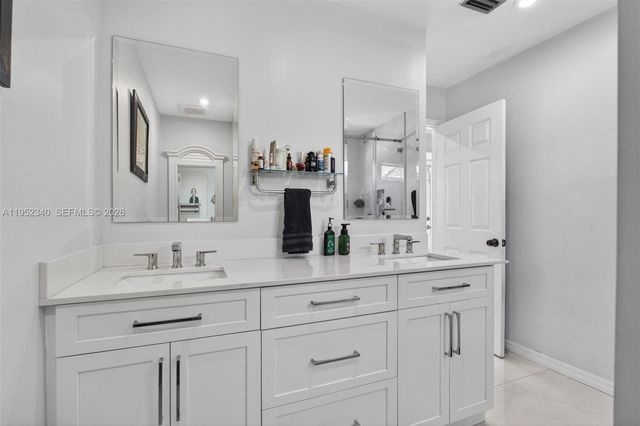 2910 NE 52nd St, Fort Lauderdale, FL 33308