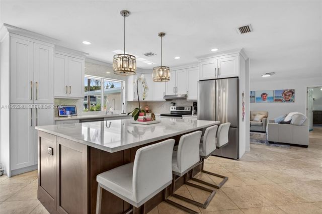 2910 NE 52nd St, Fort Lauderdale, FL 33308