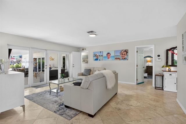 2910 NE 52nd St, Fort Lauderdale, FL 33308