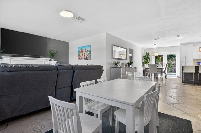 2910 NE 52nd St, Fort Lauderdale, FL 33308