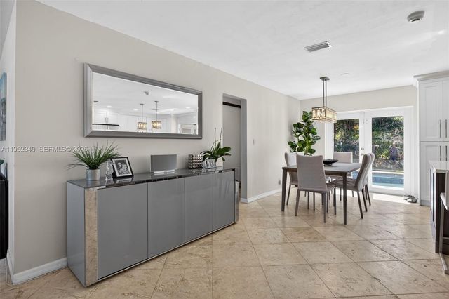 2910 NE 52nd St, Fort Lauderdale, FL 33308