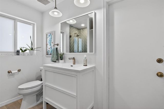 2910 NE 52nd St, Fort Lauderdale, FL 33308