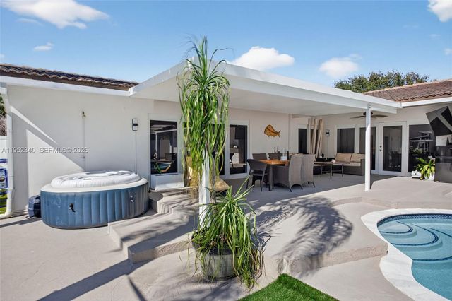 2910 NE 52nd St, Fort Lauderdale, FL 33308