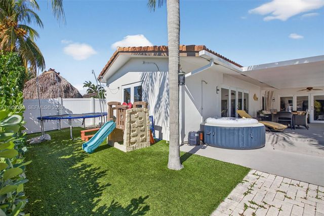 2910 NE 52nd St, Fort Lauderdale, FL 33308