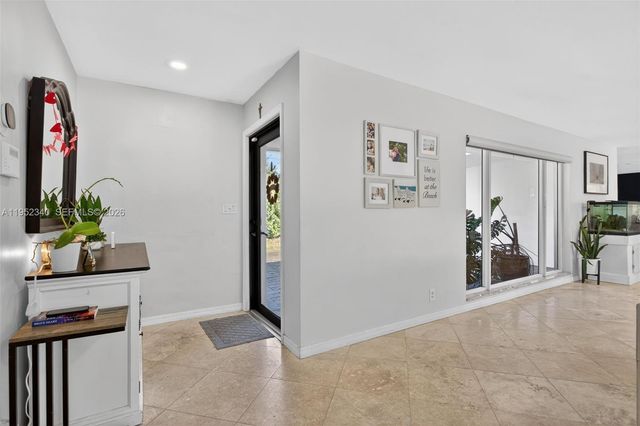 2910 NE 52nd St, Fort Lauderdale, FL 33308