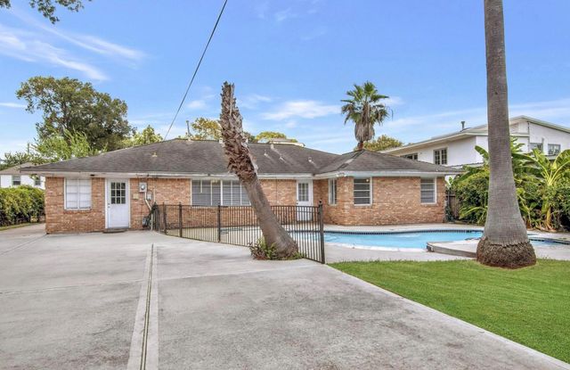 2327 Dorrington Street, Houston, TX 77030