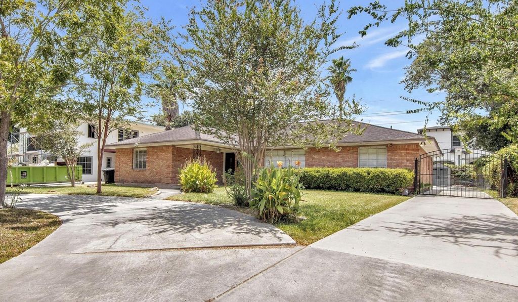 2327 Dorrington Street, Houston, TX 77030