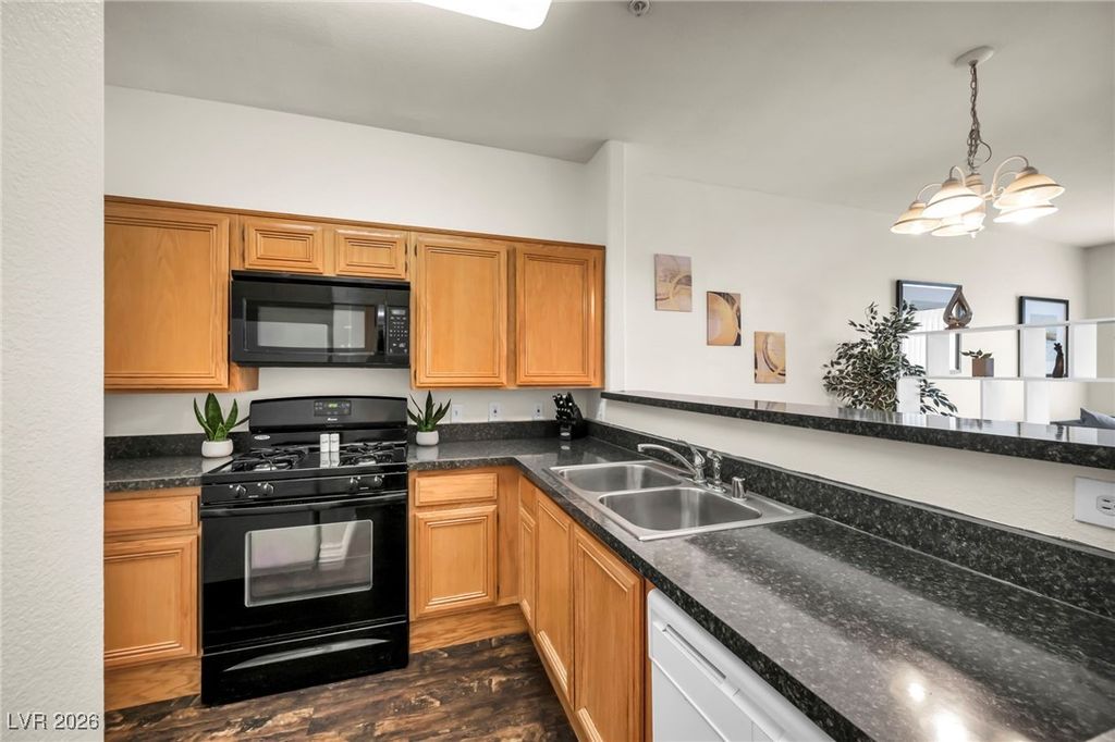 Image 14 of property listing at 7111 South Durango Drive 113, Las Vegas, NV 89113