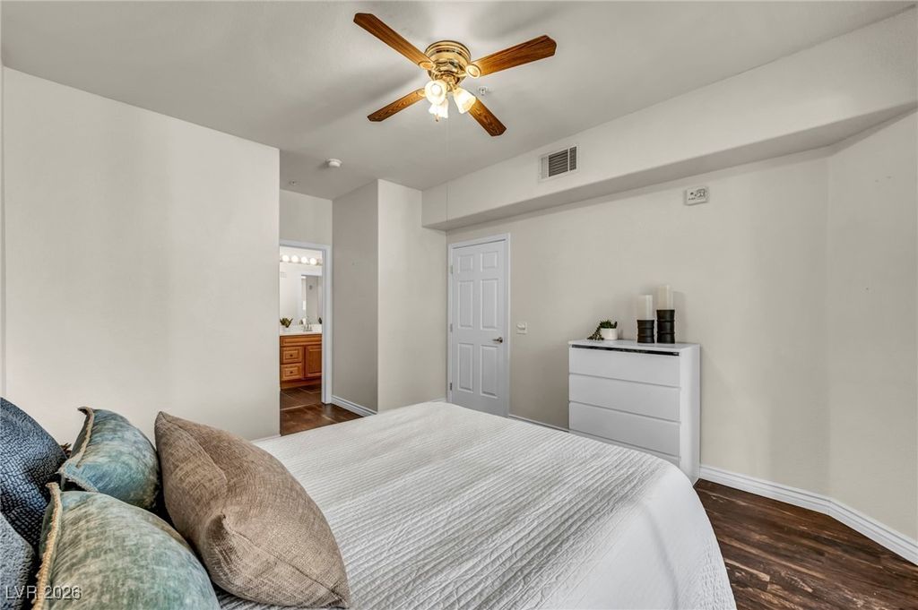 Image 22 of property listing at 7111 South Durango Drive 113, Las Vegas, NV 89113
