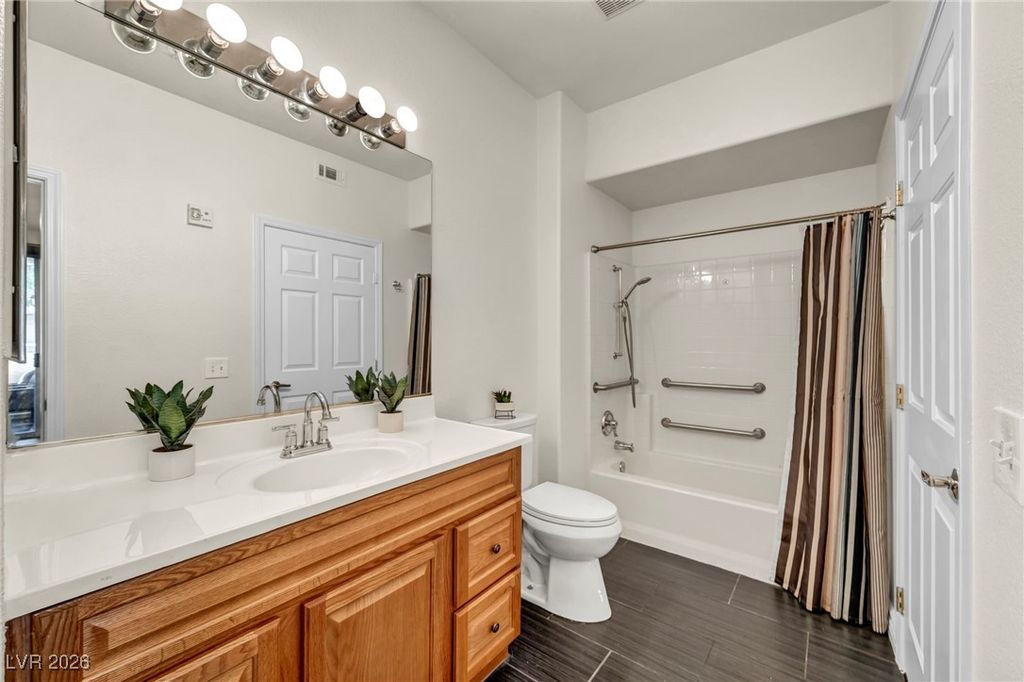 Image 31 of property listing at 7111 South Durango Drive 113, Las Vegas, NV 89113