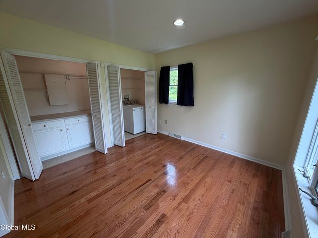 186 Van Rensselaer Boulevard, Menands, NY 12204