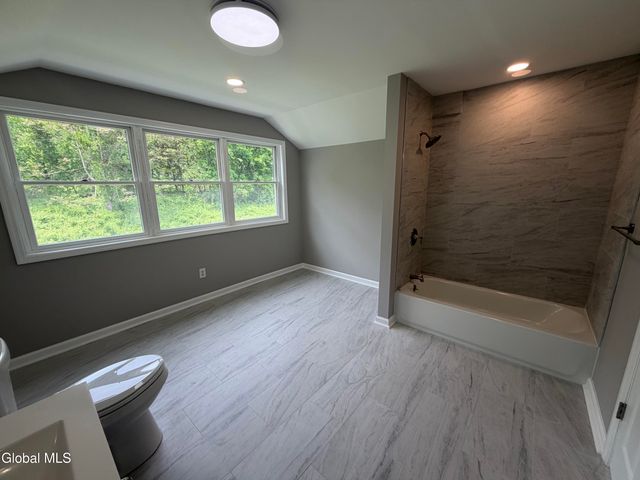 186 Van Rensselaer Boulevard, Menands, NY 12204