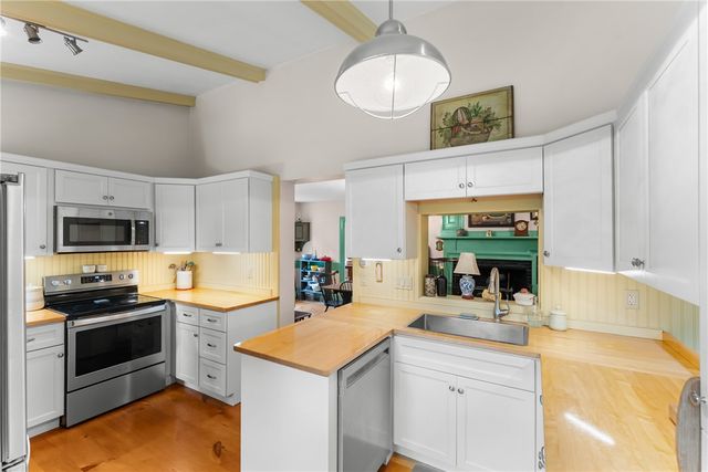 1111 Old Smithfield Road, North Smithfield, RI 02896