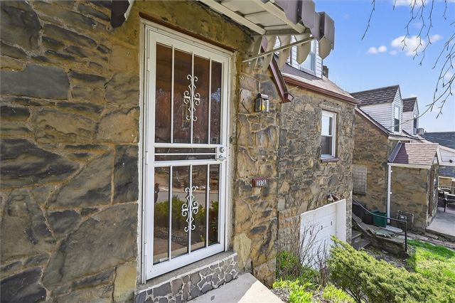 2036 Sampson St, Wilkinsburg, PA 15221