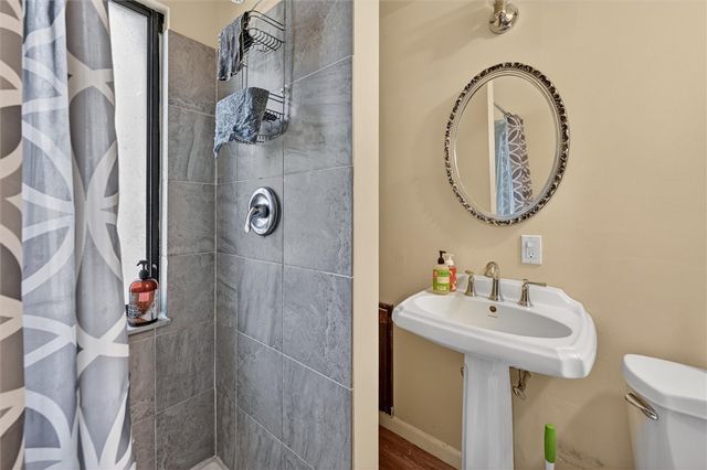 2036 Sampson St, Wilkinsburg, PA 15221