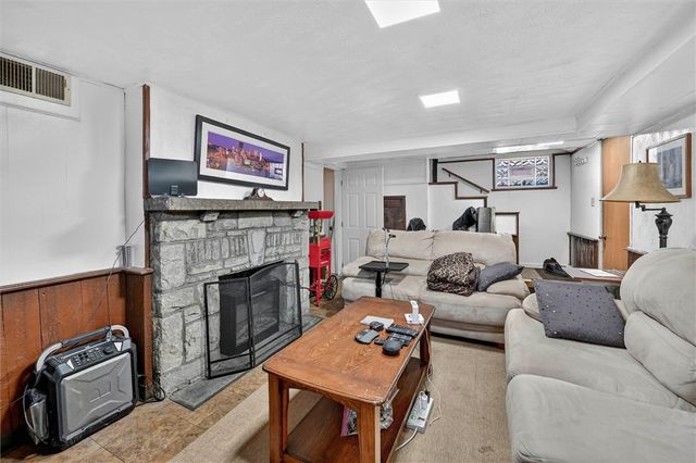 2036 Sampson St, Wilkinsburg, PA 15221