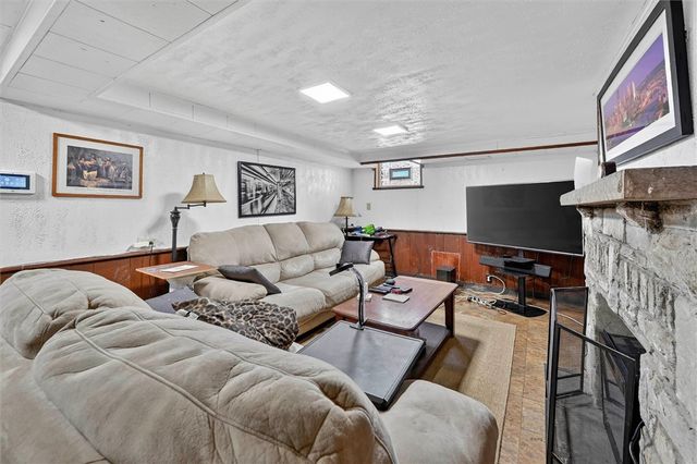 2036 Sampson St, Wilkinsburg, PA 15221