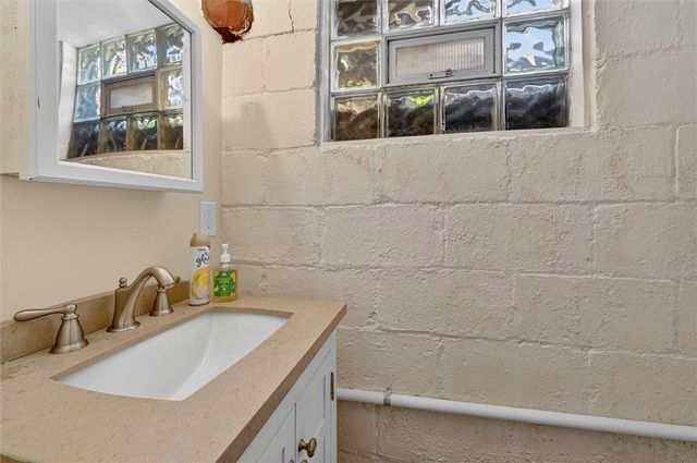 2036 Sampson St, Wilkinsburg, PA 15221