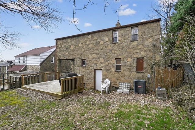 2036 Sampson St, Wilkinsburg, PA 15221