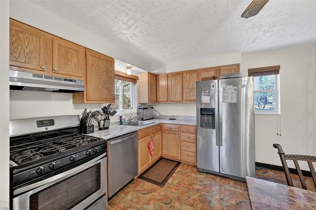 2036 Sampson St, Wilkinsburg, PA 15221