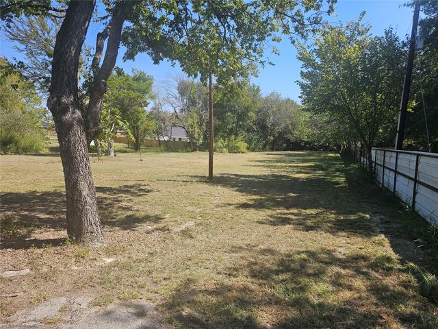 105 Huling Drive, Azle, TX 76020