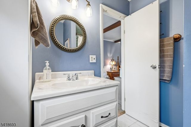 15 Colgate Rd, Oakland Boro, NJ 07436