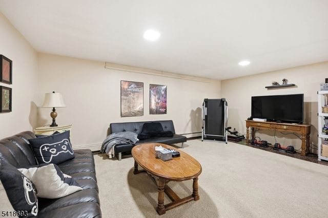 15 Colgate Rd, Oakland Boro, NJ 07436