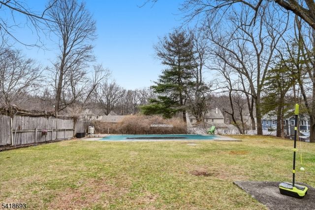 15 Colgate Rd, Oakland Boro, NJ 07436